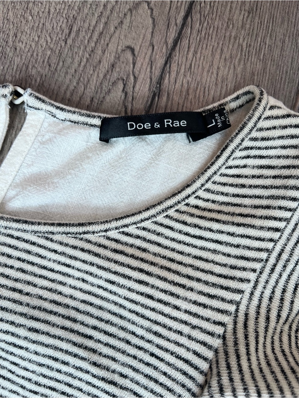 Doe & Rae Striped Ruffle Sleeve -Large - Picture 3 of 8